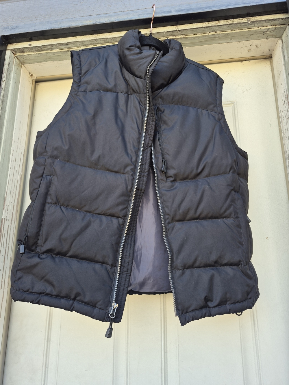 Men's Black Puffer Vest - Insulated Sleeveless Jacket